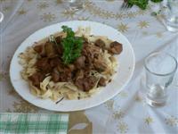 Erdei gomb�s-�fony�s-v�r�sboros vaddiszn�ragu pir�tott di�s sz�lesmet�lttel